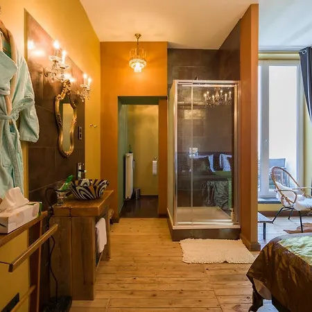 Azee Bed & Breakfast 4*